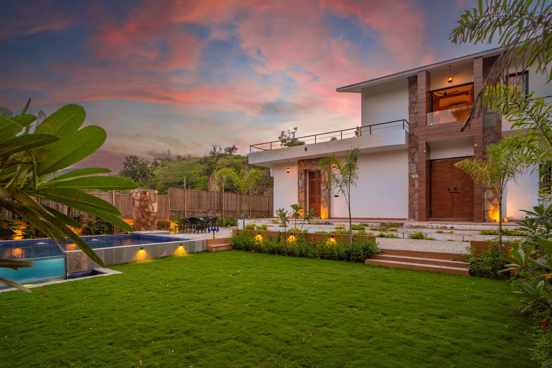Niva Villa - Outdoor seating area with mountain backdrop