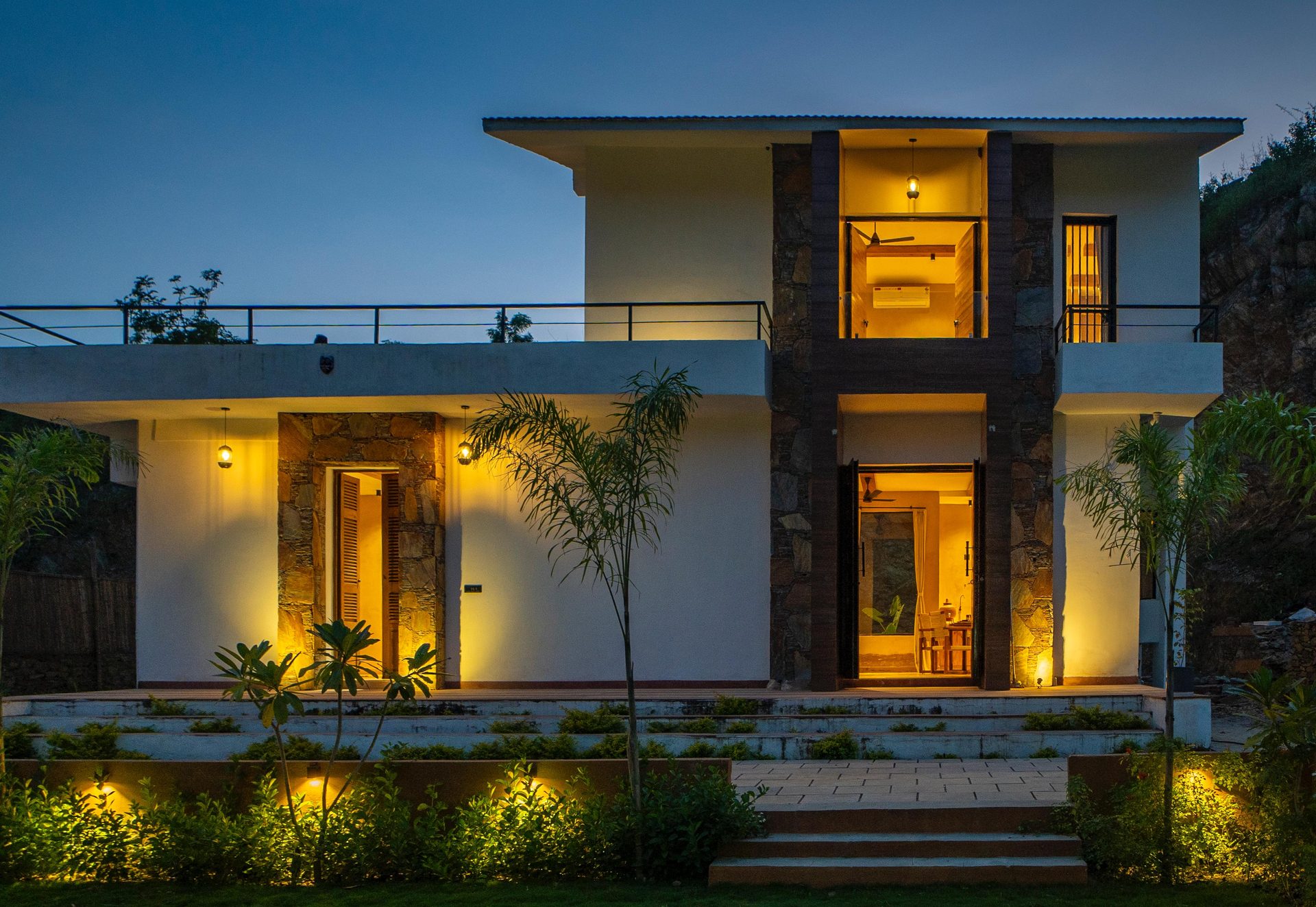 Niva Villa - Backyard bonfire area for evening gatherings